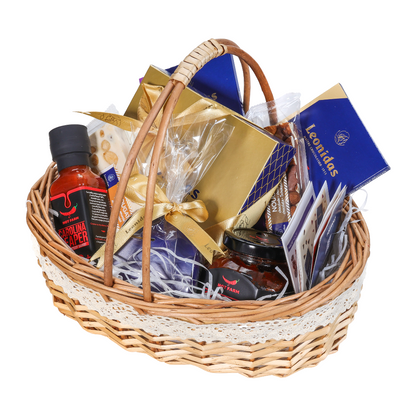 Малка ратанова подаръчна кошница