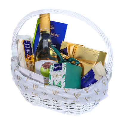 Малка бяла кошница